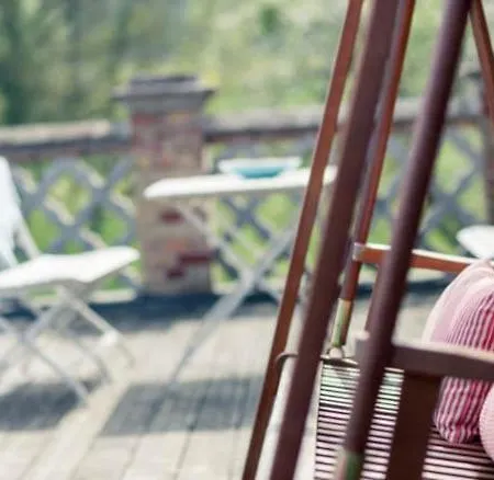 Large With Terrace In Manor House بيت للعطل Alt Suhrkow